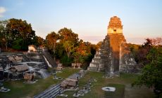 Mayské pyramidy v NP Tikal