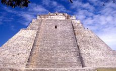 Kouzelníkova pyramida u Uxmal