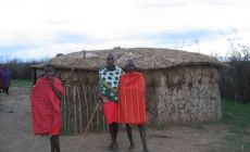 tradiční domky kmene Masaiů